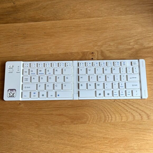iWerkz Universal Folding Bluetooth Keyboard, White (44652WH) - Picture 11 of 15